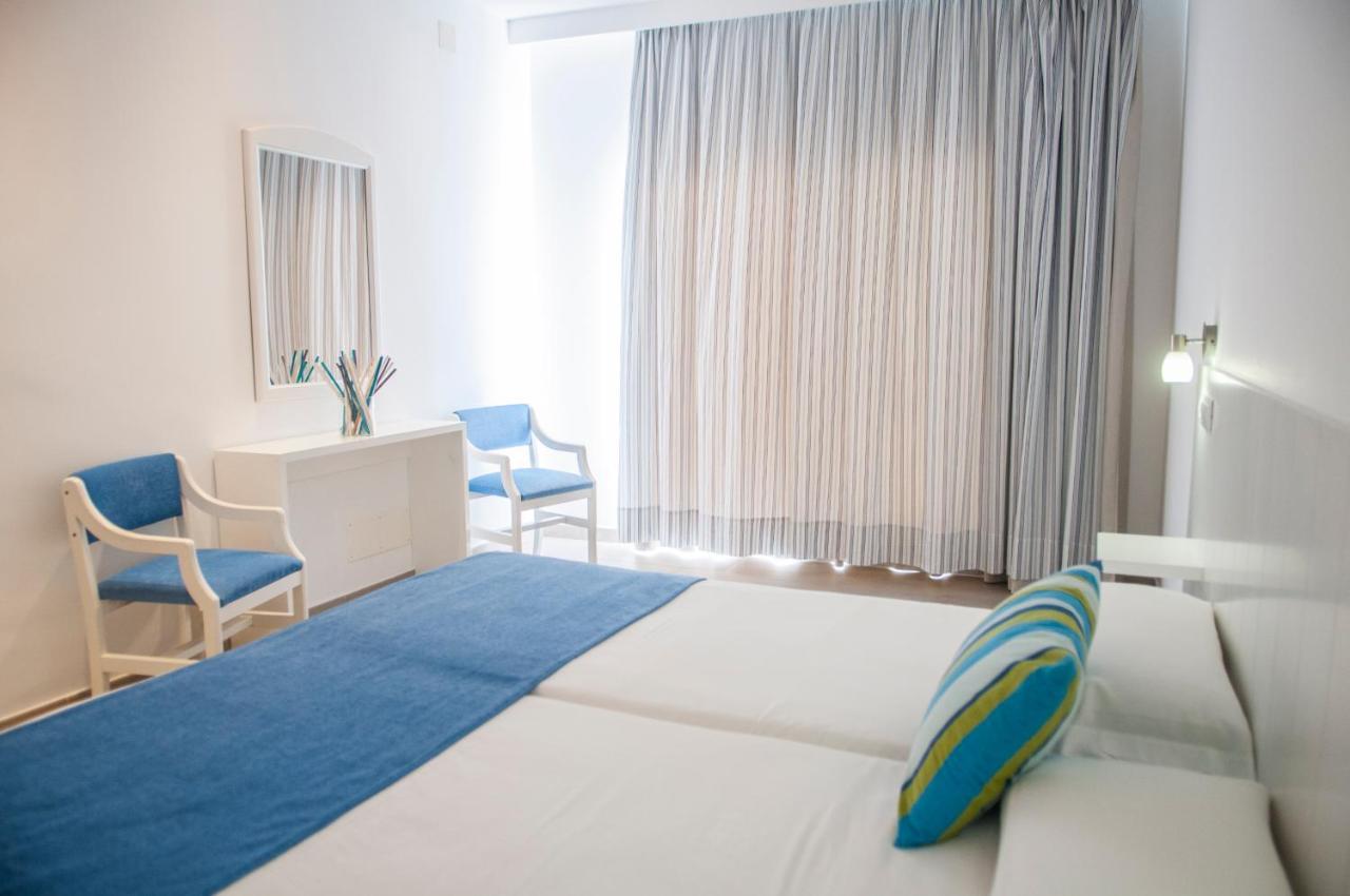 Hostal Xuroy Cala Alcaufar Ngoại thất bức ảnh