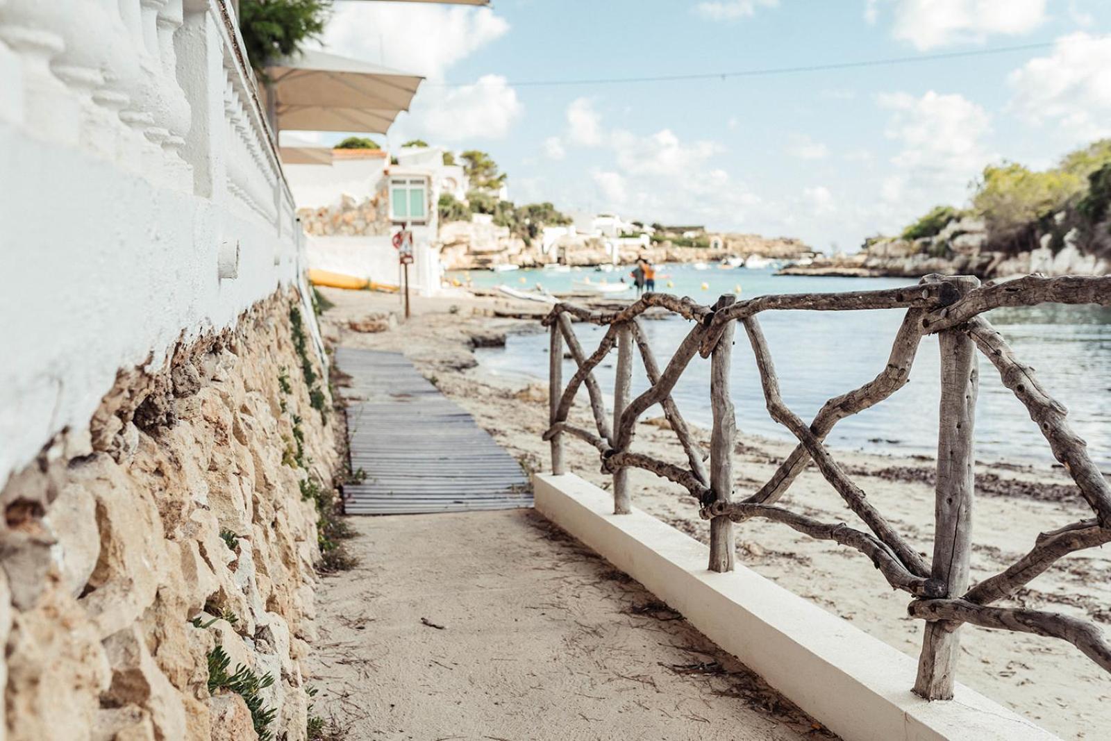 Hostal Xuroy Cala Alcaufar Ngoại thất bức ảnh