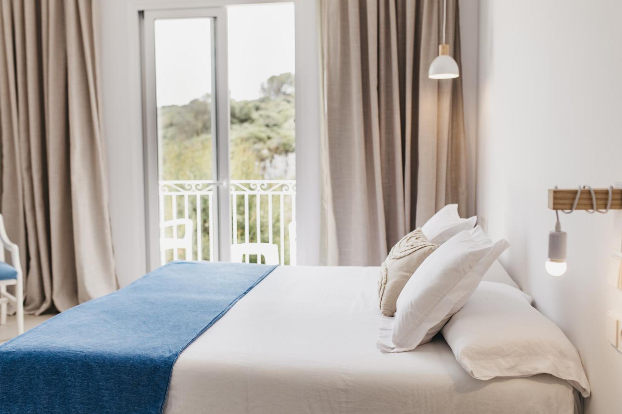 Hostal Xuroy Cala Alcaufar Ngoại thất bức ảnh