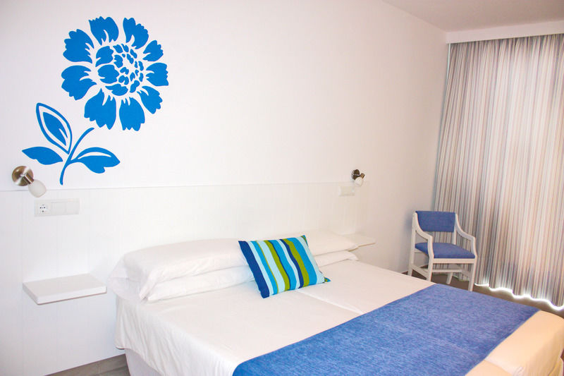 Hostal Xuroy Cala Alcaufar Ngoại thất bức ảnh